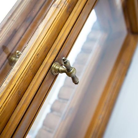 Appartamento Stories Writer'S Ap 40Sqm Renovated Free Parking Riga Esterno foto