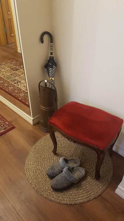Appartamento Stories Writer'S Ap 40Sqm Renovated Free Parking Riga Esterno foto