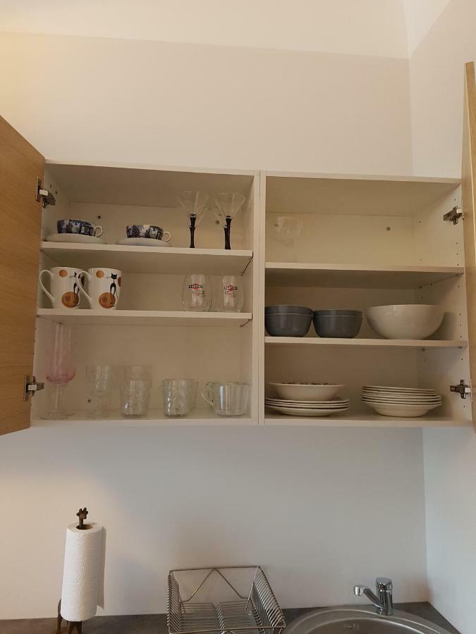 Appartamento Stories Writer'S Ap 40Sqm Renovated Free Parking Riga Esterno foto