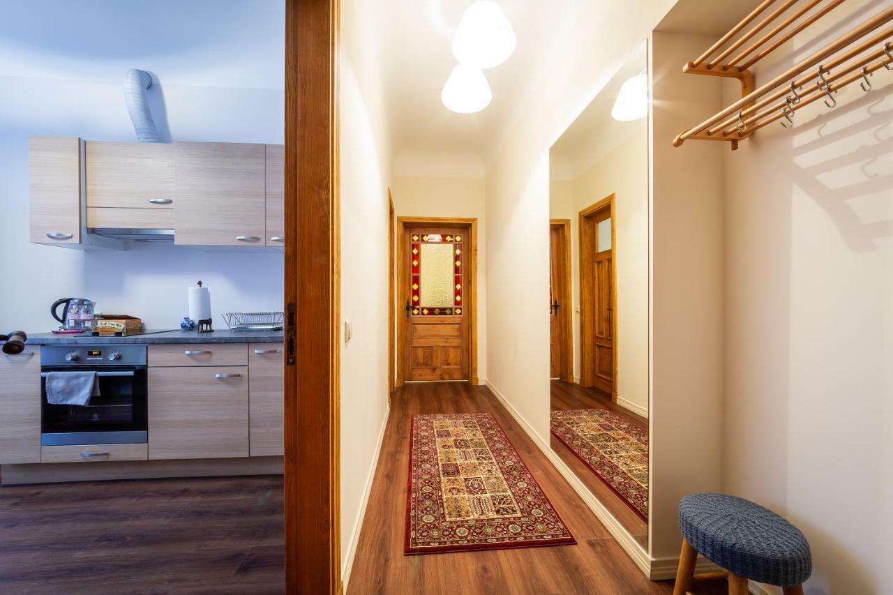 Appartamento Stories Writer'S Ap 40Sqm Renovated Free Parking Riga Esterno foto