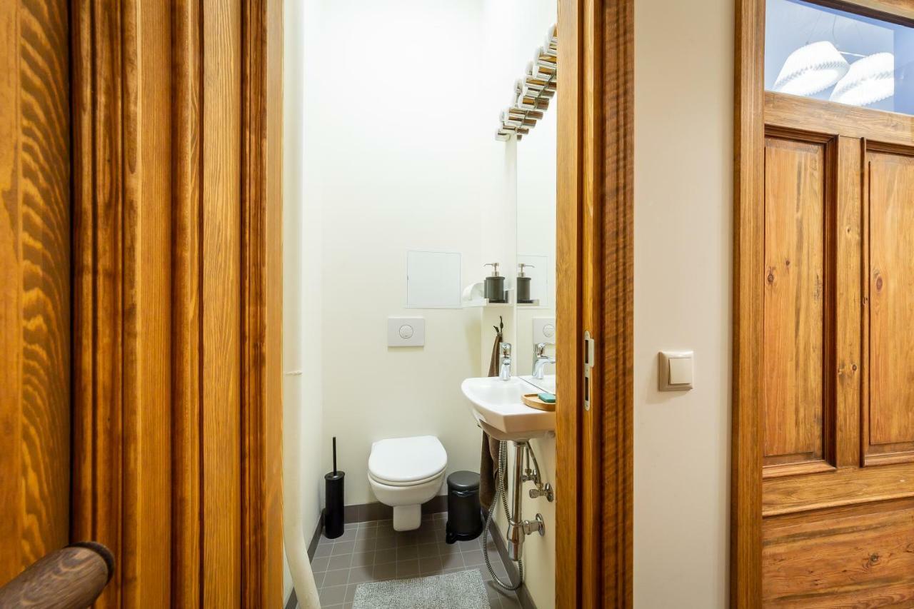 Appartamento Stories Writer'S Ap 40Sqm Renovated Free Parking Riga Esterno foto