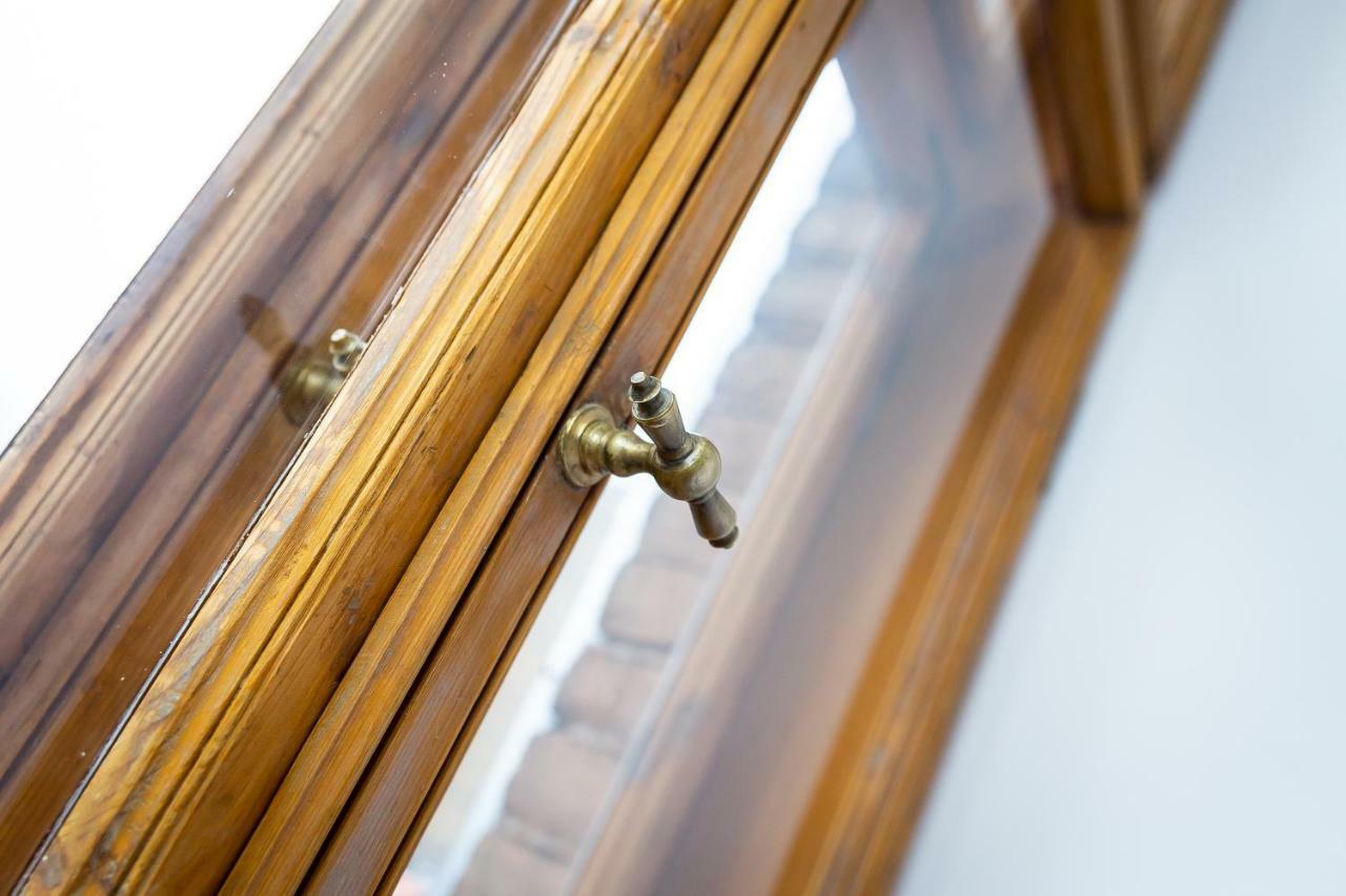 Appartamento Stories Writer'S Ap 40Sqm Renovated Free Parking Riga Esterno foto
